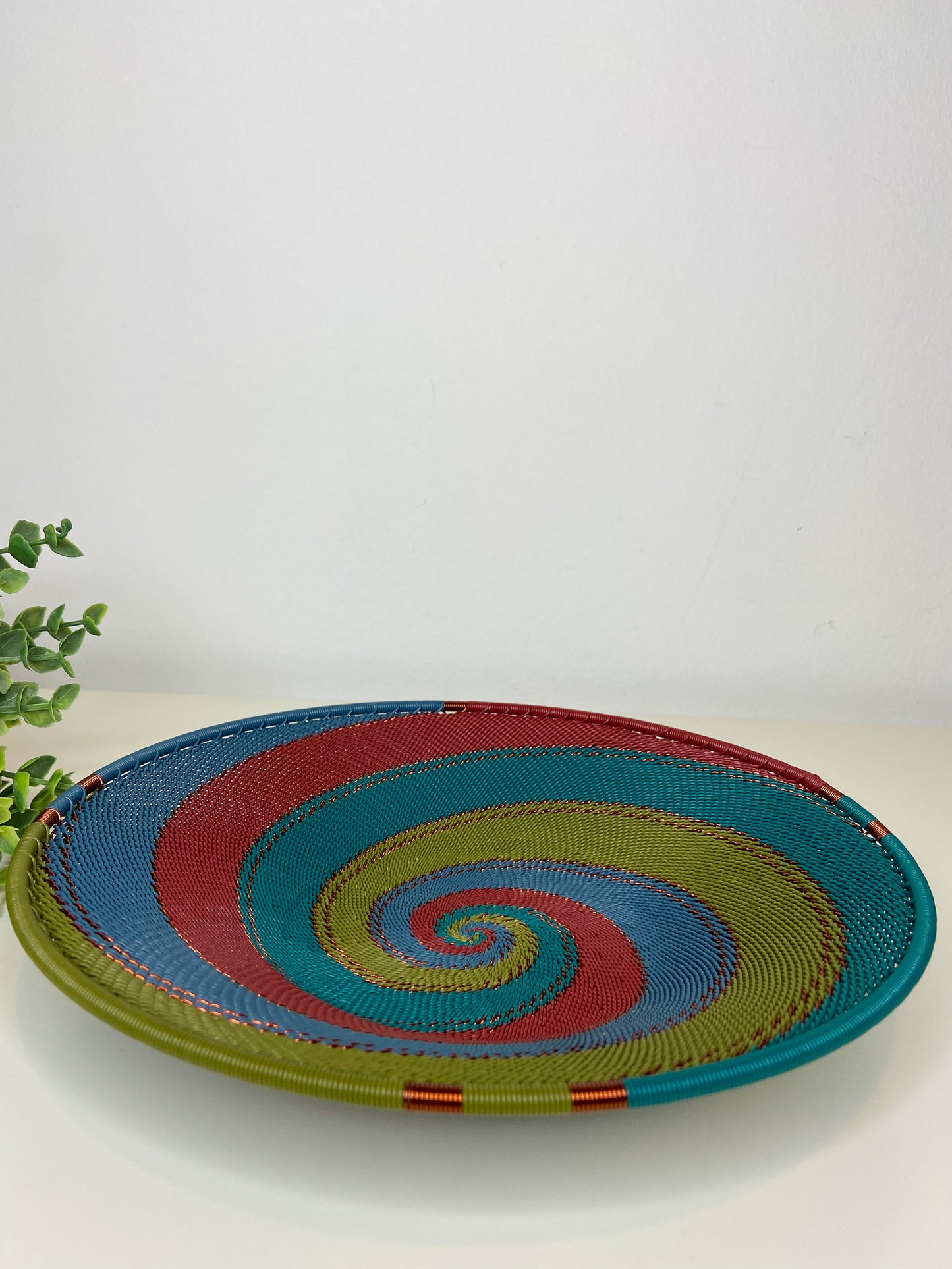 Small Open V Telephone Wire Plate - Turaco