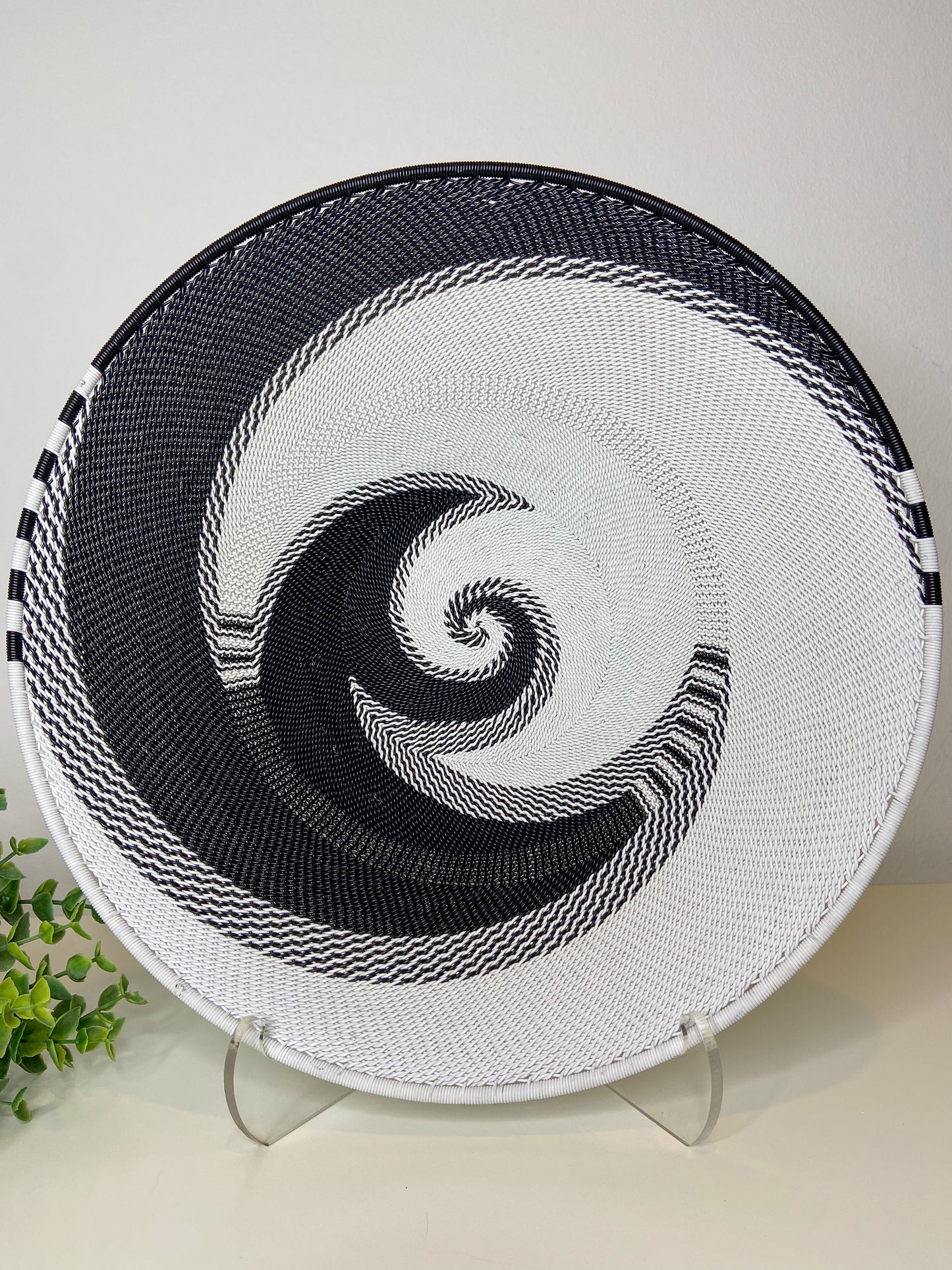 Large Open V Telephone Wire Plate - Black & White