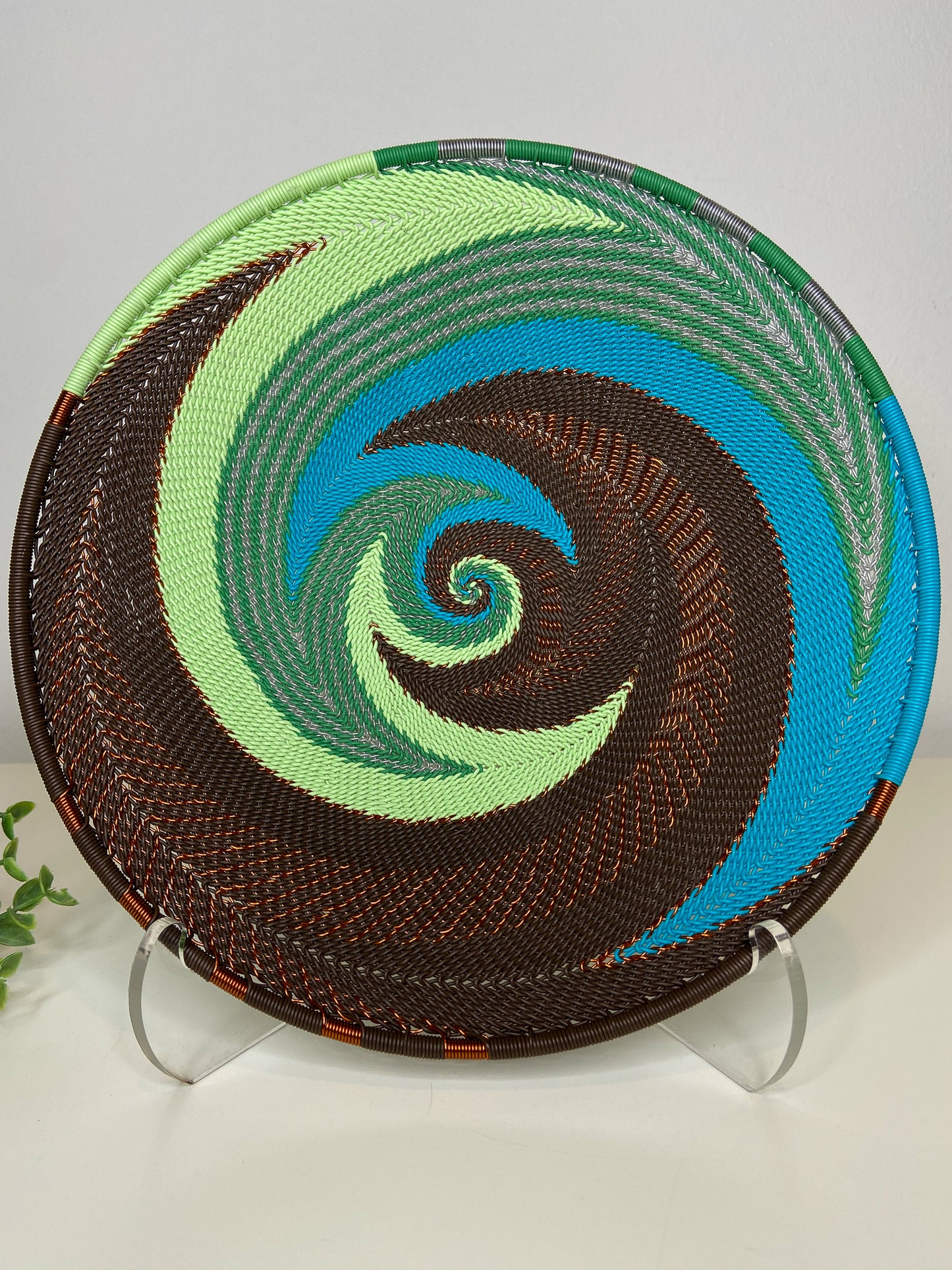 Medium Open V Telephone Wire Plate - African Fern