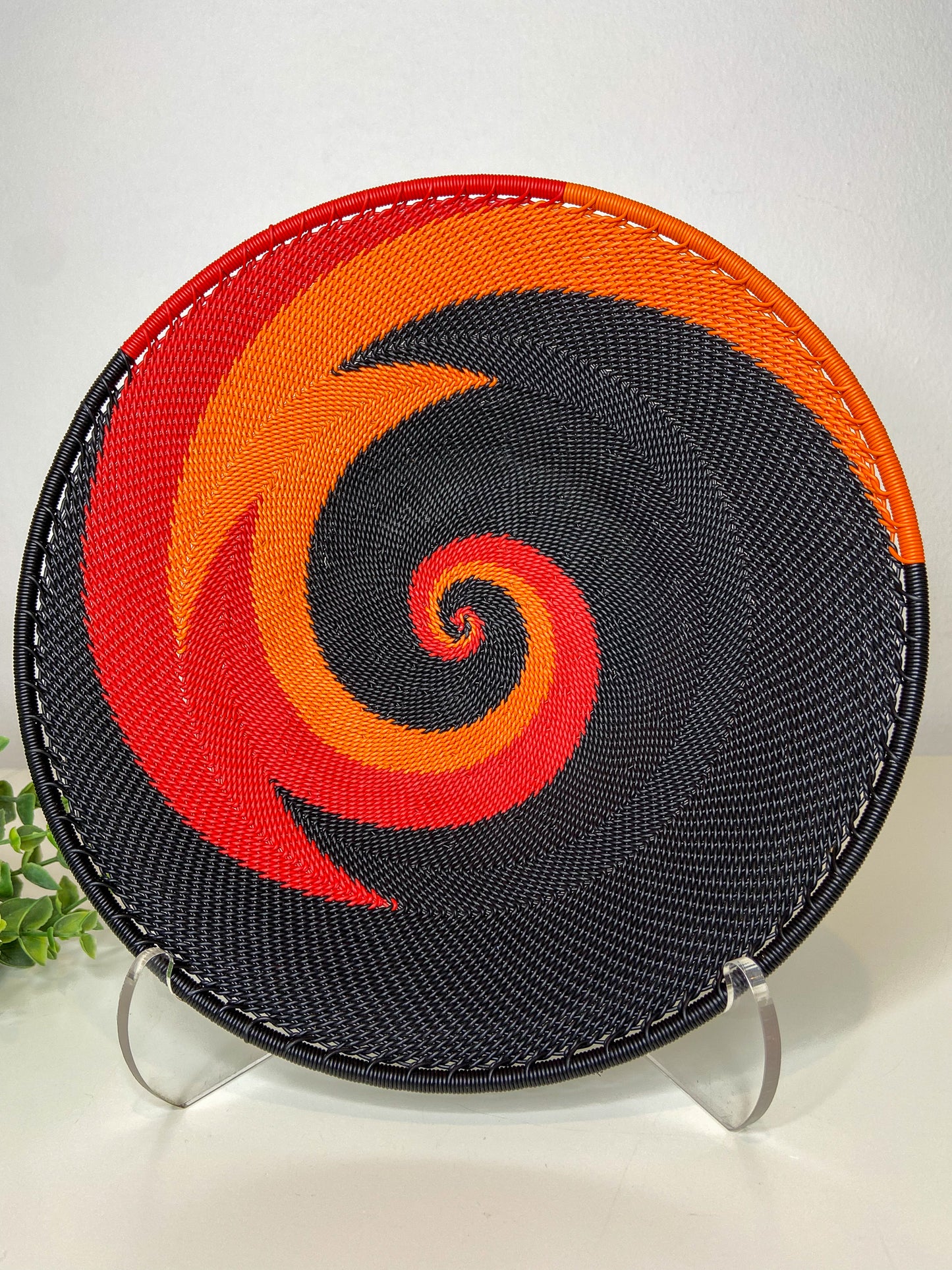 Medium Open V Telephone Wire Plate - African Silhouette