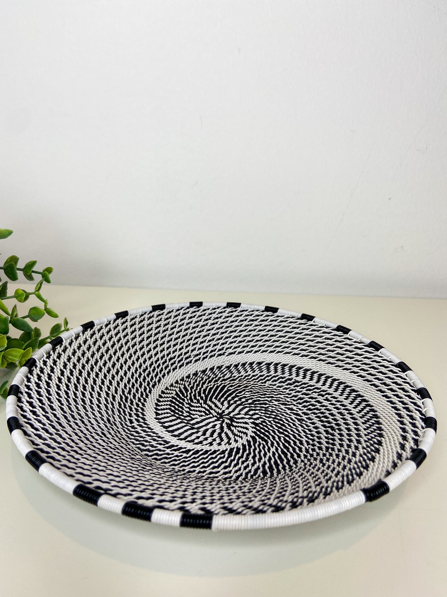 Small Open V Telephone Wire Plate - Black & White